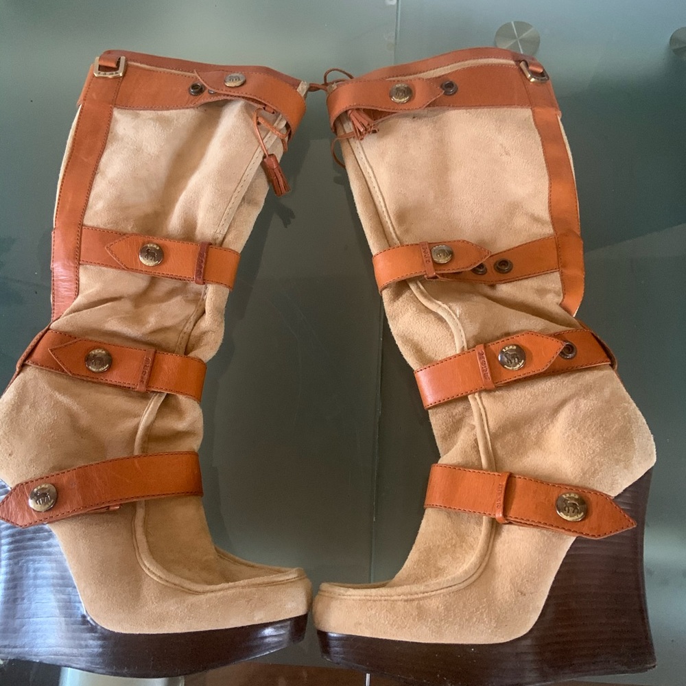 Lamb suede boots with straps